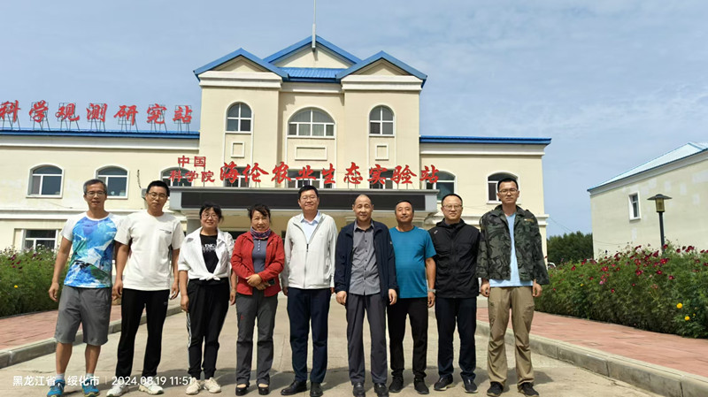 東北地理所工會(huì)慰問(wèn)海倫國(guó)家站和海倫水保站